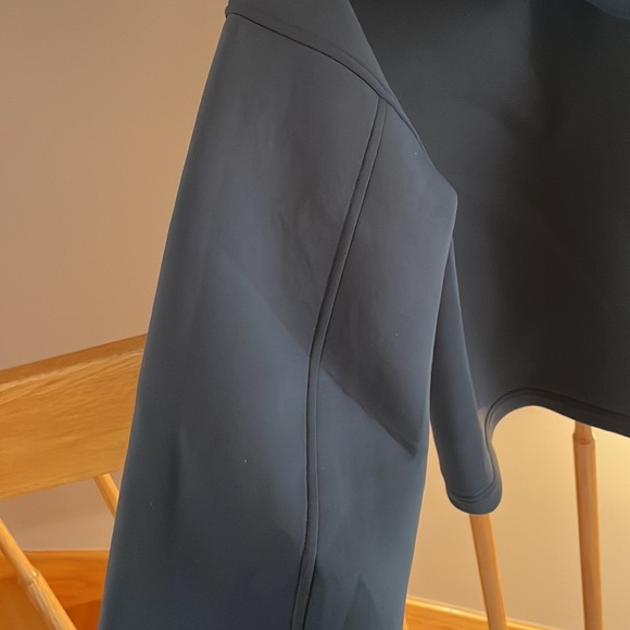 Uniqlo Sweater - Picture 5 of 7